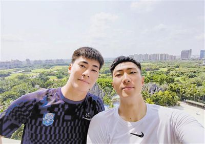 不能完全抑制欲望的徐娘半老感到潮湿